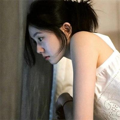 偷偷接吻